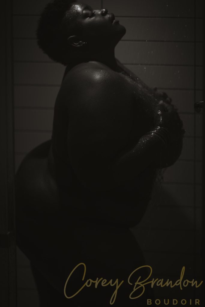 Curvy boudoir photography ideas